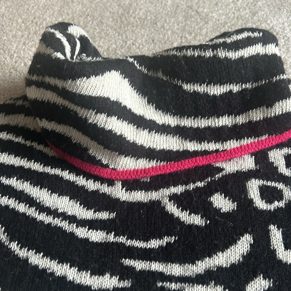Soft animal print sweater - Picture 2 of 5